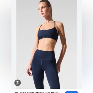 Alo airlift navy set. Great condition